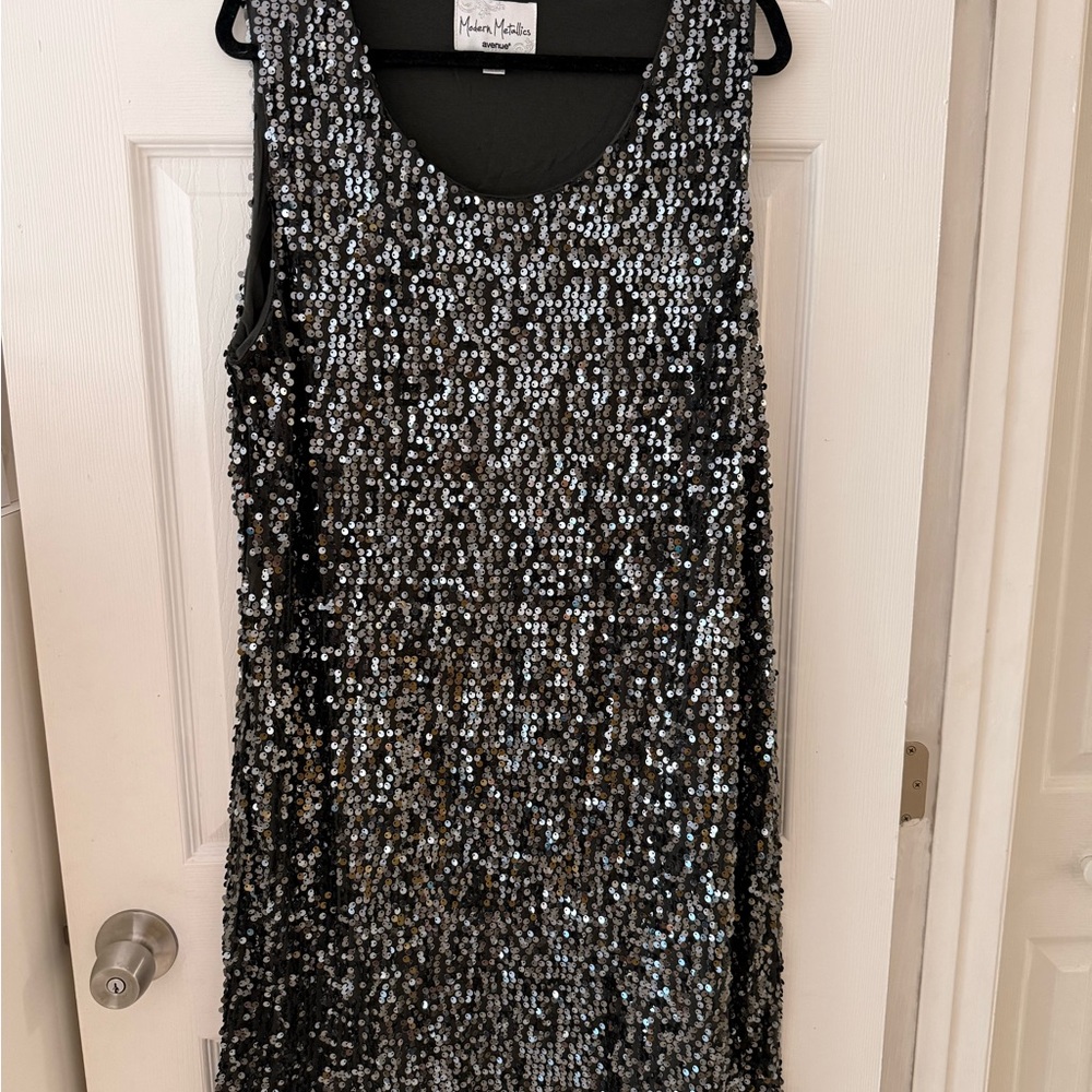 Modern Metallics Avenue Black & Silver Sequins Sleeveless Cocktail Dress